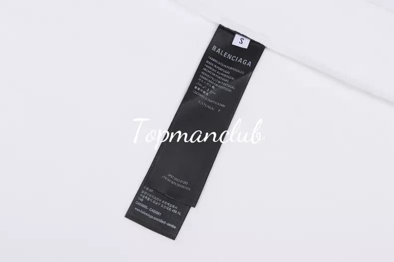 발렌시아가 블러 레터 로고 프린트 반팔 티셔츠 (화이트) 6
