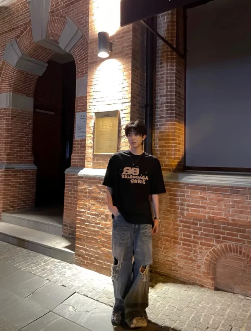 발렌시아가 BB 페인트 로고 티셔츠 (블랙) 8