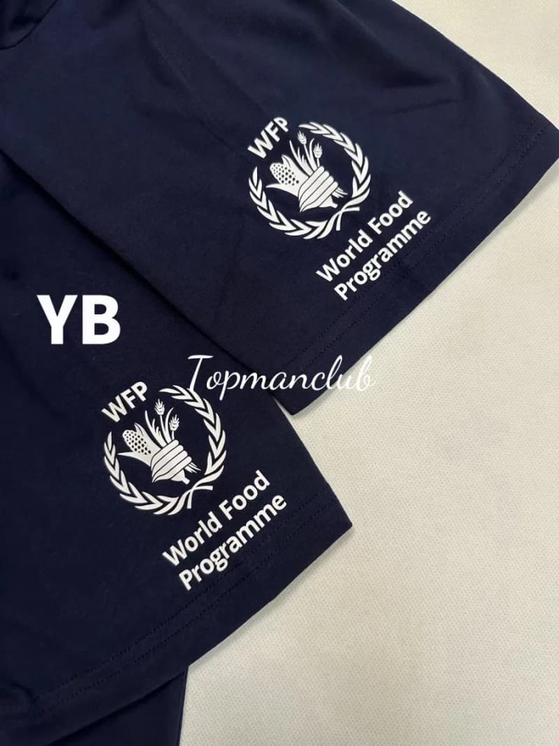 발렌시아가 WFP 월드 푸드 프로그램 콜라보 오버사이즈 티셔츠 (네이비) 5