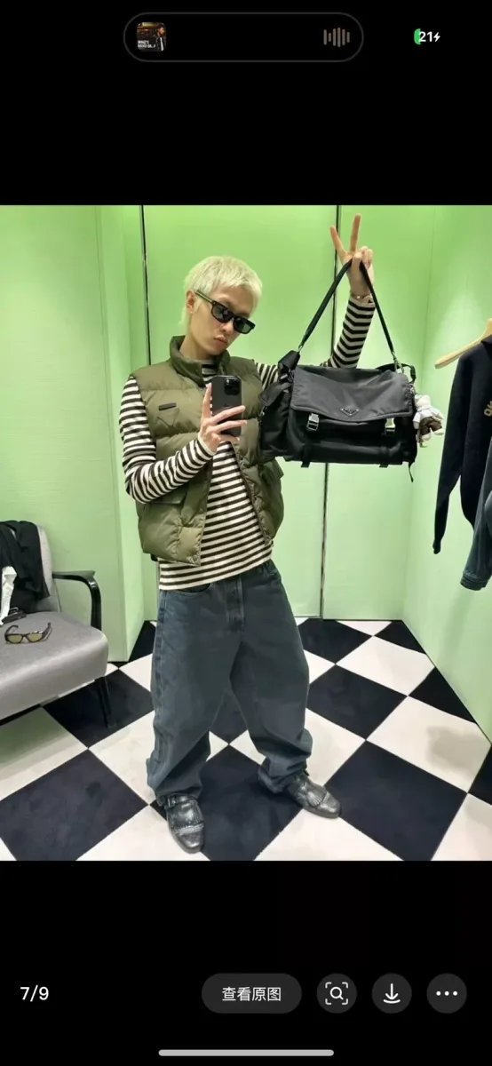 프라다 Re-Nylon 다운 스탠드칼라 베스트 (카키) 상세 2