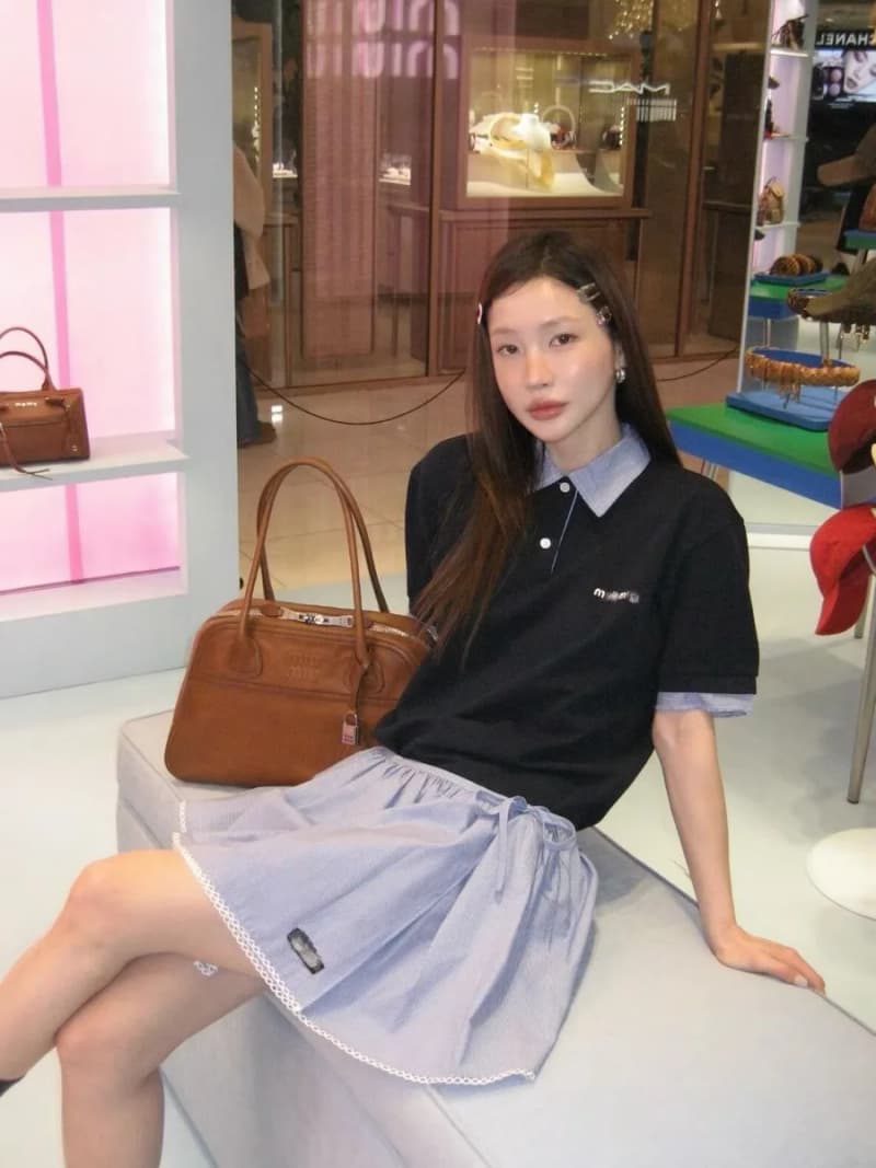미우미우 자수 로고 스트라이프 카라 폴로 셔츠 (블랙) 8