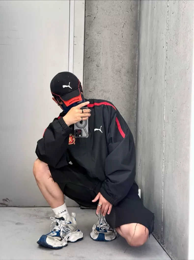 발렌시아가 × 푸마 나일론 트랙 재킷 (블랙) 8