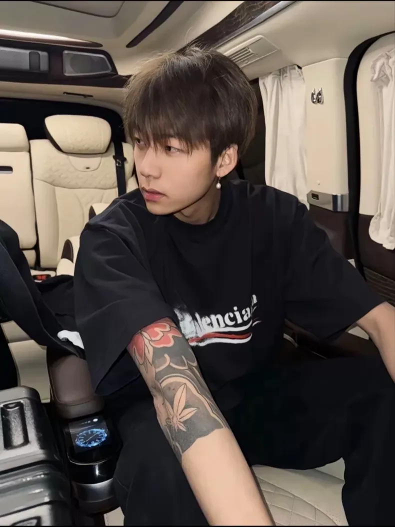 발렌시아가 24SS 블러 콜라 웨이브 프린트 티셔츠 (블랙) 상세 1