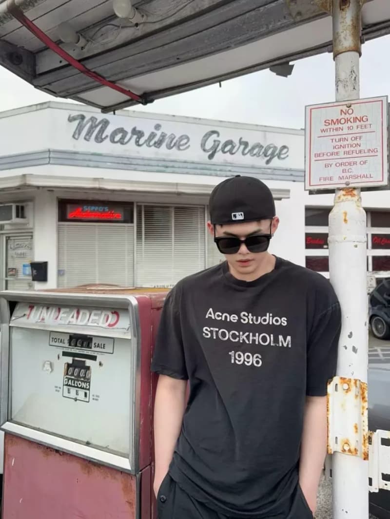 아크네 스튜디오 1996 스톡홀름 로고 워싱 반팔 티셔츠 (블랙) 8