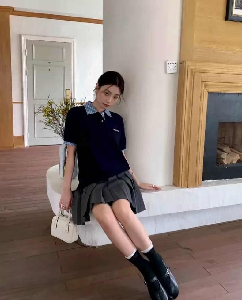 미우미우 체크 카라 코튼 폴로 셔츠 (네이비) 8