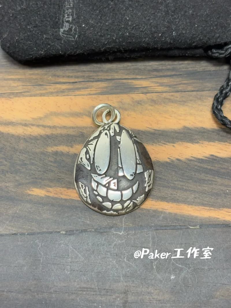 크롬하츠 매티보이 스마일 페이스 펜던트 (실버)/paker(공룡) 상세 1