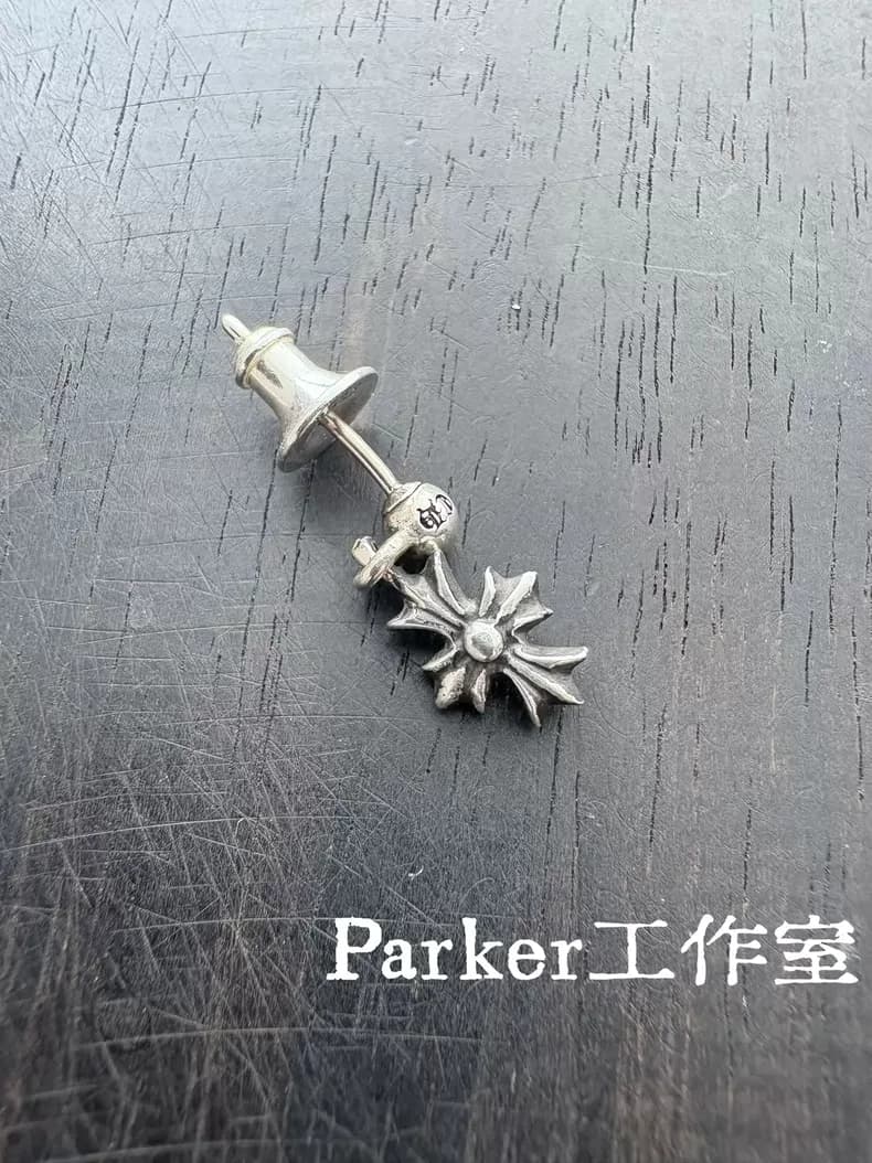 크롬하츠 타이니 CH 크로스 이어링 (925 실버)/paker(공룡) 상세 2