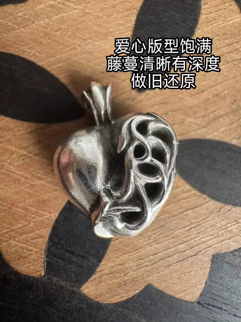 크롬하츠 스몰 러브 하트 바인 펜던트/YL 상세 2